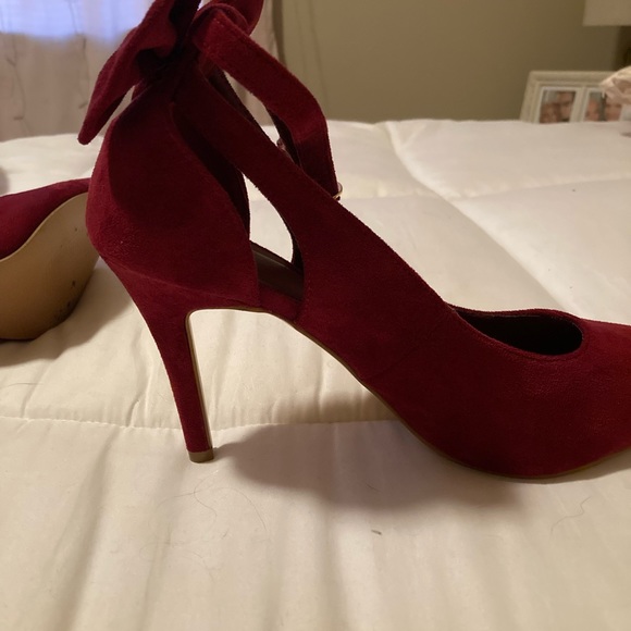 Burgundy bow stilettos - Picture 10 of 10